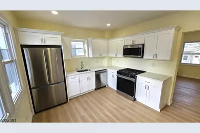 8 Tiffany Blvd, Newark, NJ 07104 - Photo 8