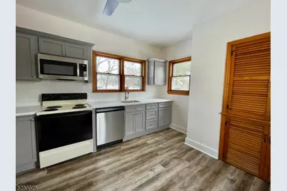 632 Third St, Belvidere, NJ 07823 - Photo 2