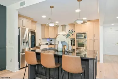 207 Shearwater Ct #14, Jersey City, NJ 07305 - Photo 6