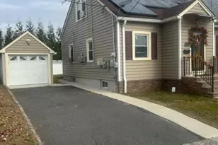 2105 Melrose Pkwy, Union Township, NJ 07083 - Photo 2