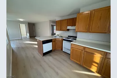 7 Grove St #2, Cranford Township, NJ 07016 - Photo 4