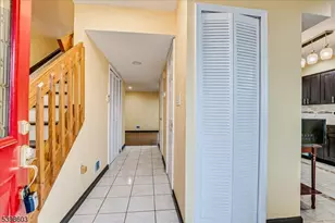 28 Cosgrove Ct, East Brunswick Township, NJ 08816 - Photo 8