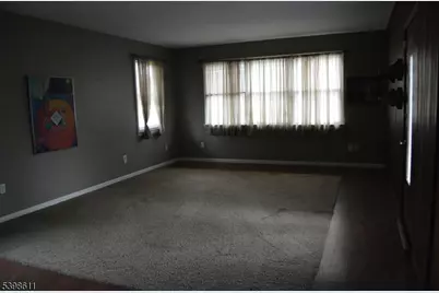 92 Oak Grove Rd, Raritan Township, NJ 08822 - Photo 4