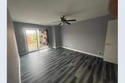 212 Village Cmns, Raritan Township, NJ 08822 - Photo 6