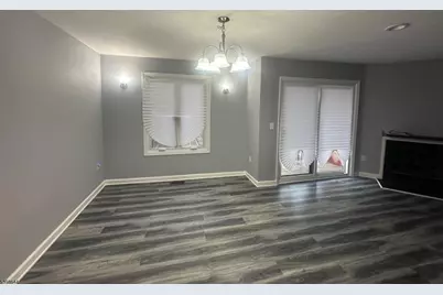 212 Village Cmns, Raritan Township, NJ 08822 - Photo 10