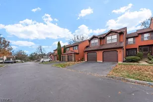 61 Bayberry Dr, Franklin Township, NJ 08873 - Photo 2