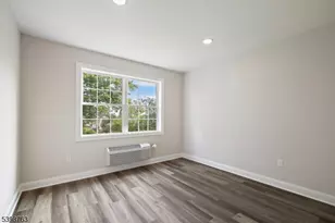 60 Woodside Pl, Newark, NJ 07104 - Photo 8