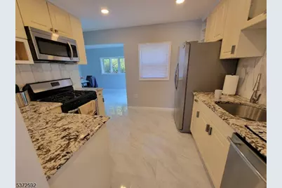 40 Surrey Ln, Clifton, NJ 07012 - Photo 8