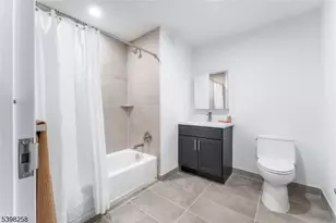 10 Commerce Ct, Newark, NJ 07102 - Photo 16