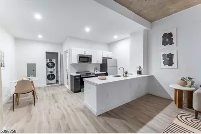 10 Commerce Ct #8E, Newark, NJ 07102 - Photo 2