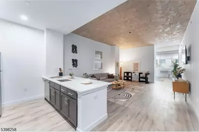 10 Commerce Ct #8E, Newark, NJ 07102 - Photo 6