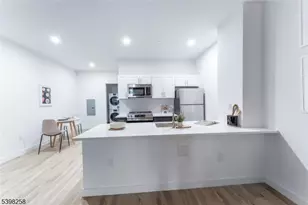 10 Commerce Ct, Newark, NJ 07102 - Photo 2