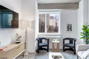 10 Commerce Ct, Newark, NJ 07102 - Photo 8