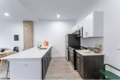 10 Commerce Ct #2A, Newark, NJ 07102 - Photo 2