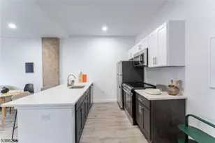 10 Commerce Ct, Newark, NJ 07102 - Photo 2