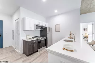 10 Commerce Ct #2D, Newark, NJ 07102 - Photo 1
