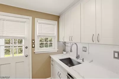 68-86 New England Ave Unit #18, Summit, NJ 07901 - Photo 4