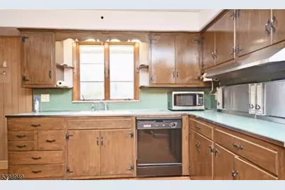 47 Brookside Dr, Warren Township, NJ 07059 - Photo 2