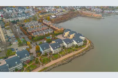 1225 River Rd #7D, Edgewater, NJ 07020 - Photo 2