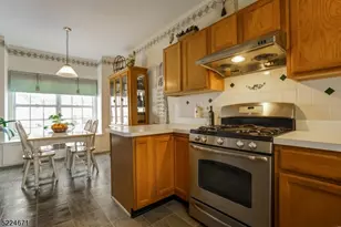 404 Brookview Ct, Hanover Township, NJ 07981 - Photo 4