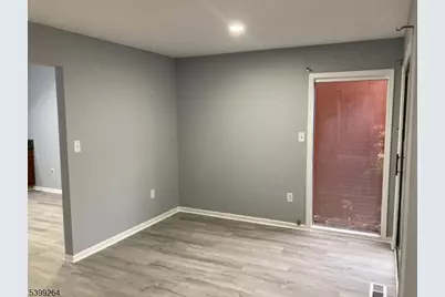 102 Riverbend Dr, North Brunswick Township, NJ 08902 - Photo 4