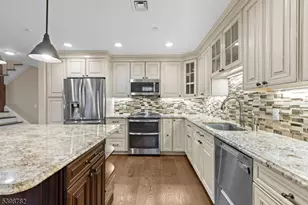 208 Shearwater Ct, Jersey City, NJ 07305 - Photo 10