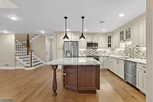 208 Shearwater Ct, Jersey City, NJ 07305 - Photo 8