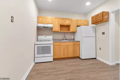 106 Peabody Pl, Newark, NJ 07104 - Photo 8