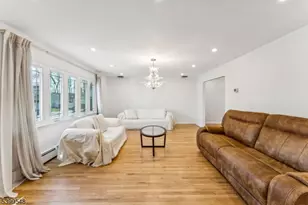 8 Periwinkle Pl, Woodbridge Township, NJ 07067 - Photo 6