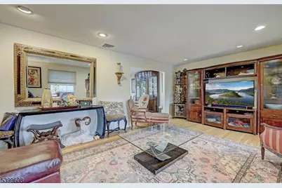 22 Cheshire Ter, West Orange Township, NJ 07052 - Photo 4