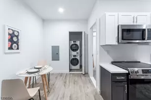 10 Commerce Ct, Newark, NJ 07102 - Photo 4