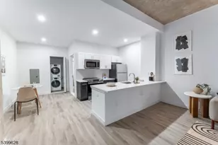 10 Commerce Ct, Newark, NJ 07102 - Photo 2