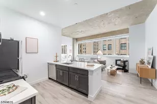 10 Commerce Ct, Newark, NJ 07102 - Photo 8