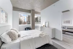 10 Commerce Ct, Newark, NJ 07102 - Photo 12