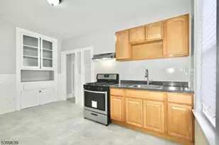 519 Clinton Pl, Newark, NJ 07112 - Photo 10