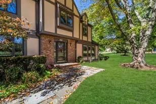 1053 Hillcrest Dr, Branchburg Township, NJ 08853 - Photo 2