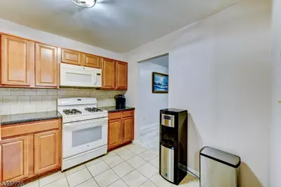 6 Hansen Pl, Wayne, NJ 07470 - Photo 22
