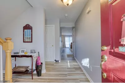 9 Crestmont Ct, Hardyston Township, NJ 07419 - Photo 2