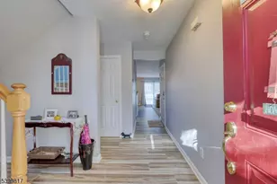 9 Crestmont Ct, Hardyston Township, NJ 07419 - Photo 2