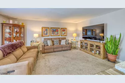 9 Crestmont Ct, Hardyston Township, NJ 07419 - Photo 6