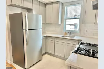 558 Court St #4, Elizabeth, NJ 07206 - Photo 2