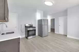 215 Delaware St, Elizabeth, NJ 07206 - Photo 8
