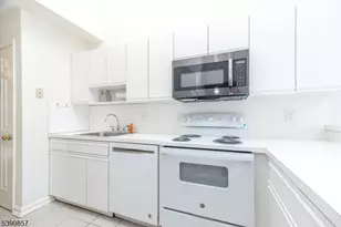 13 Greenbriar Ln, Clinton Township, NJ 08801 - Photo 6