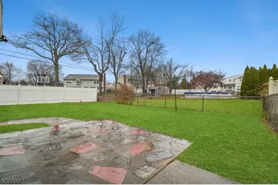 944 Burlington Ave, Union Township, NJ 07083 - Photo 30