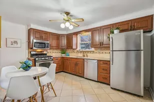 944 Burlington Ave, Union Township, NJ 07083 - Photo 8