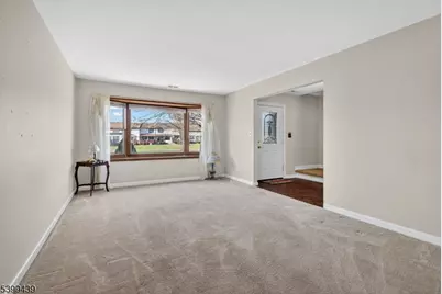 17 Londonderry Dr, Raritan Township, NJ 08822 - Photo 6