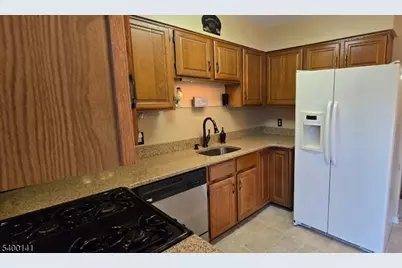 822 Poplar Ct, Raritan Township, NJ 08822 - Photo 4