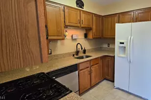 822 Poplar Ct, Raritan Township, NJ 08822 - Photo 4