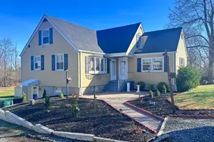17 Village Glen Rd, Raritan Township, NJ 08822 - Photo 1