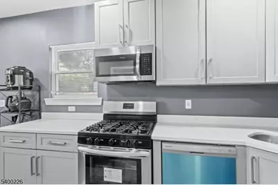 110 Park Ave, East Orange, NJ 07017 - Photo 16